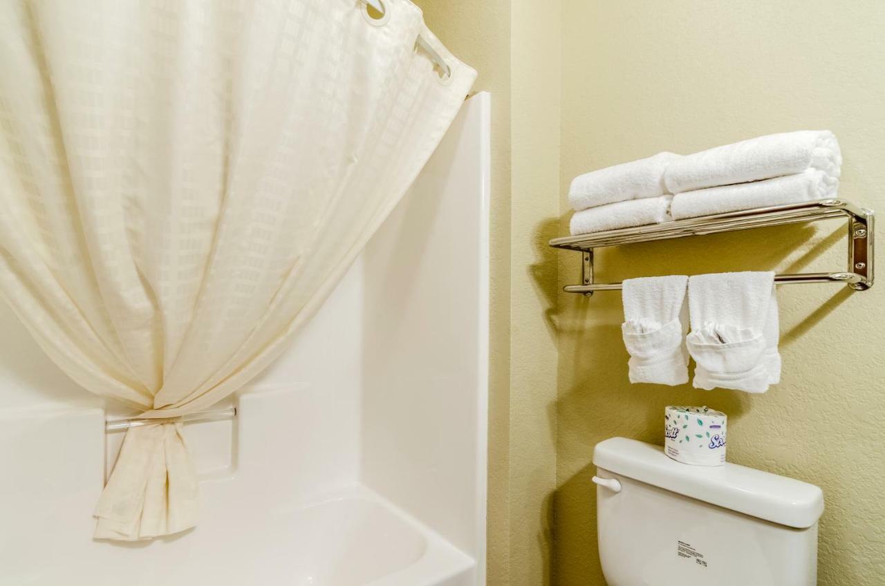 Cobblestone Inn & Suites-Kersey Esterno foto
