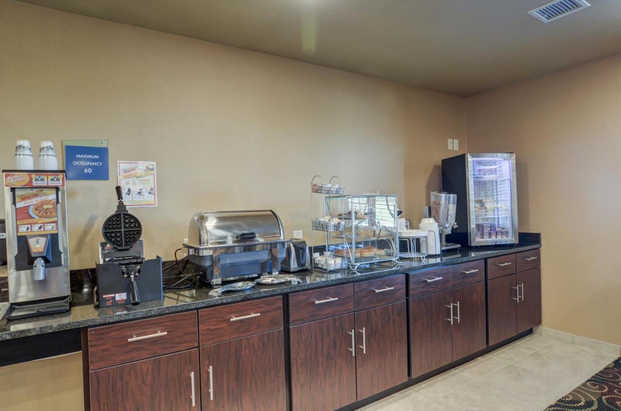 Cobblestone Inn & Suites-Kersey Esterno foto
